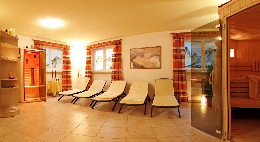 Appartement Hotel Erlhof Deluxe Lutago Esterno foto